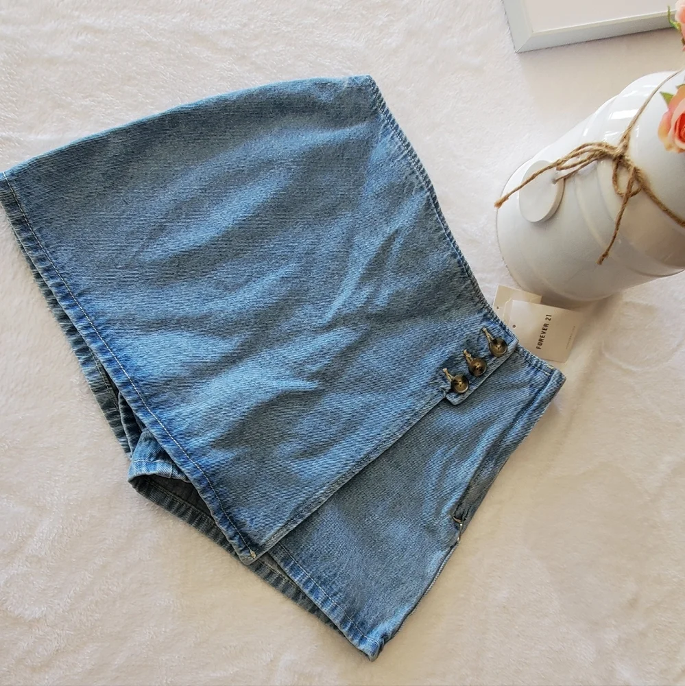 Women shorts - Picture 3 of 11